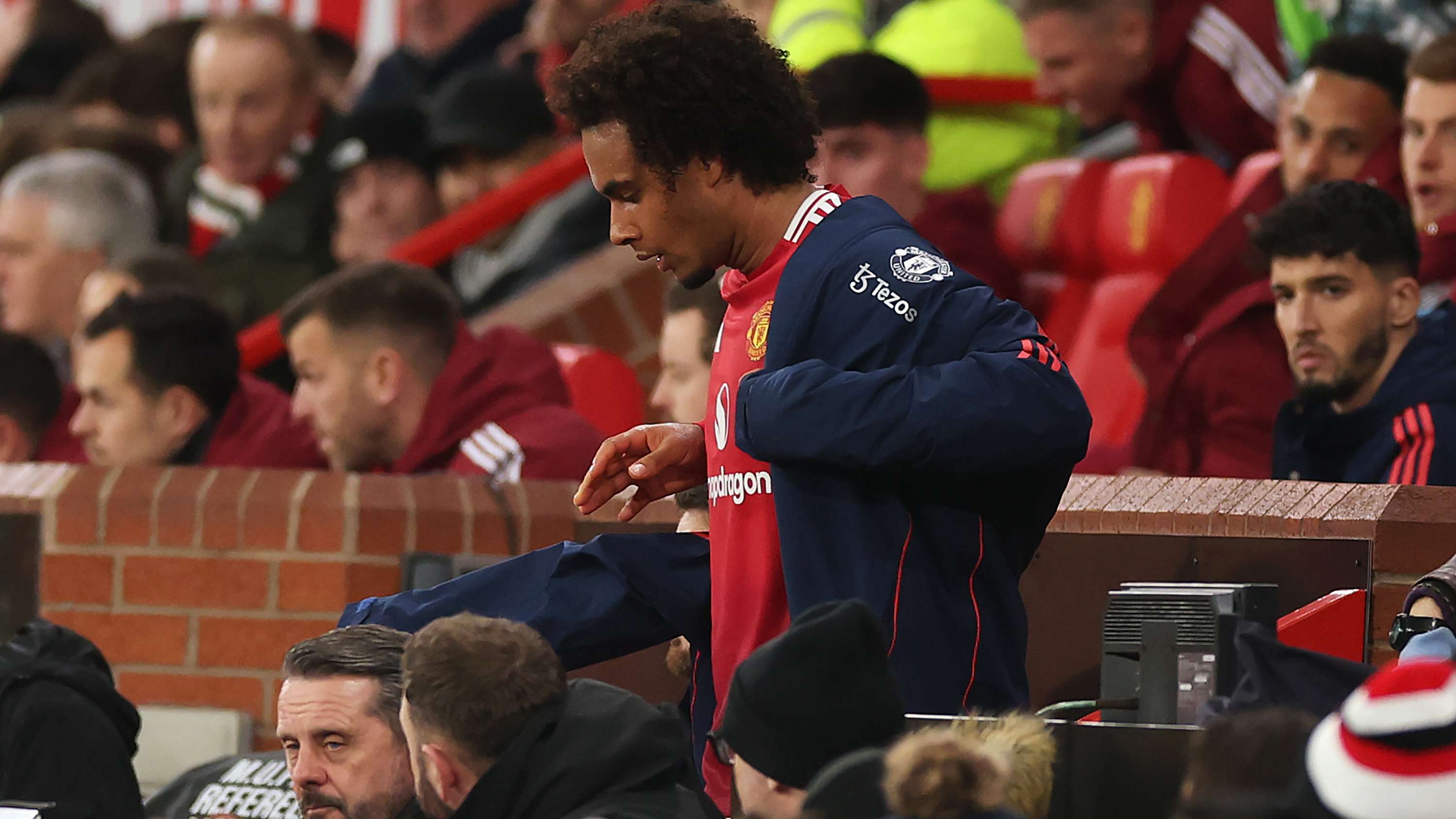 的表现令人 的表现令人