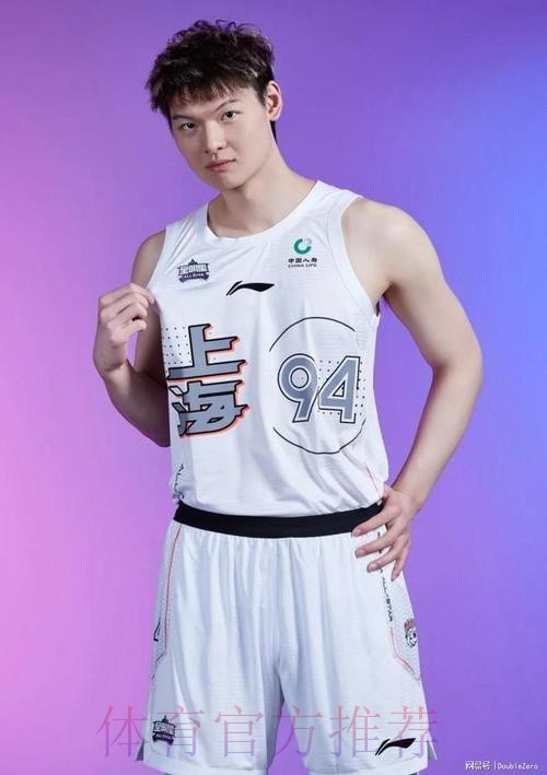 上海男篮发文为王哲林庆生：希望大王保持健康，无畏前行